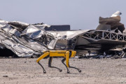スペースXの宇宙船スターシップ号の事故現場でボストン ダイナミクスの犬型ロボットが調査！