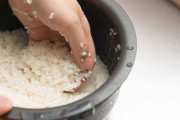 【疑問】米炊く前に水吸わせる工程って必要なのかｗｗｗｗｗｗｗｗｗ