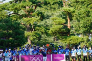 【悲報】東京五輪ゴルフ、ボランティア服を着た観客が不自然に多すぎる