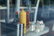 日本の飲食業界、崩壊。店員の質も下がりまくる…