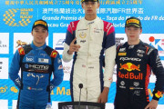 【画像】F1の登竜門、マカオGPで1位になった17歳のレーサーさん、デカすぎんだろ…