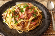 パスタをスプーン使って食うのってみんなやっとるんか？