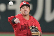 カープ上本、超ファインプレー！日ハム万波の打球を回転キャッチ＆正確スローで長打阻止！！