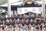 【日英】イギリスの屈強なラグビー選手達が靖国神社を参拝