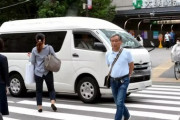 横断歩道を渡るバカ「テクテクテク」信号無視車「ゴーー」車がバカに向かってます。呼びかける言葉で知能を測れます