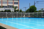 【悲報】今の小学生、プールの前に消毒層に入らない