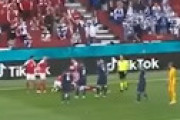 【動画】 デンマーク代表MFエリクセン、試合中に突然倒れる　ピッチ上で心臓マッサージ