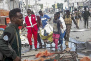 ソマリア爆発１００人死亡　首都で過激派テロ