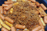 【画像】うわぁー、こんな美味そうな韓国風ソース焼きそば、見たことあるか！？