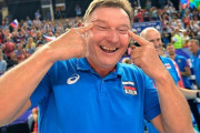 ロシアバレーボール代表が東京五輪予選で韓国との試合に勝利 → コーチが目をつり上げる仕草で謝罪