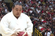 横綱・鶴竜関のバスケットスリーポイントシュート動画があまりにも華麗すぎるｗｗｗｗｗｗ
