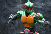 【仮面ライダー】人間を食べないバケモノと人間のハーフ