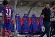 【悲報】FC東京の長友佑都さん、なぜかレアンドロの肘打ちを謝罪…