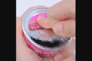 とあるユーチューバーが駄菓子屋で謎の缶詰を発見→購入して開けてみると・・・うわああああああああ