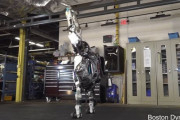 【驚愕】更に進化した2足歩行ロボ「Atlas」、倒立前転や開脚ジャンプを披露