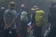 【乃木坂46】富士山 目撃情報の写真、このニット帽はまさか・・・