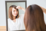 【雑談】前髪なしにしたくて頑張ってるけど、ウザいしヘアピンしても落ちるしいっそ切りたい！