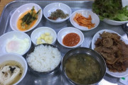 韓国人「日本式定食ＶＳ韓国式定食の違いがこちら‥（ﾌﾞﾙﾌﾞﾙ」貴方はどちらを選びますか？　韓国の反応