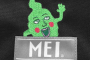 「モブサイコ100 Ⅱ」×「MEI」コラボアイテム「エクボ メッセンジャーバッグ」