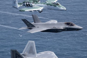 F-22ラプター、F-35ライトニングII、A-10サンダーボルトII、F-16ファイティングファルコンが編隊飛行！