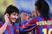 【ラ・リーガ】ロナウジーニョ、友メッシのバルセロナ復帰を希望！ 「どこにいてもいいけど…」