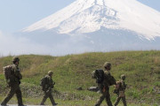 マスクをつけたまま20キロ歩く訓練の終了直後に男性陸曹長(45)が急死、因果関係は不明…東富士演習場！