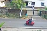 【動画】2人乗りのバイクがコンクリート製の電柱をへし折る事故。