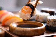 日本人、もはや寿司を箸で食べるのが当たり前になってしまう…