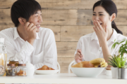 友人や家族に手料理を振る舞ったら「美味しいよー。ありがとー」の一言で終了。旦那が毎日してくれてるアレは稀有なんだな。