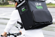ウーバーイーツ配達員やってるけど、バイクか車か検討しているんだけどさ？