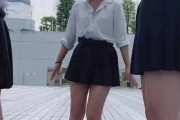 【画像】令和の女子高生、スカートが短すぎる