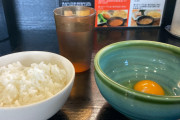 ラーメン屋「らっしゃい、注文は？」ワイ「ご飯と生卵」