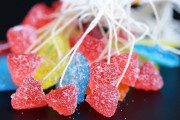 駄菓子の定番「糸引きあめ」、唯一のメーカーが廃業、70年以上の歴史に幕
