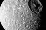 【宇宙】デス・スターのような土星の衛星「ミマス」の氷の下に海がある可能性