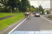 「だからチャリンカスって言われんの！」　新たなひょっこりはん？わざと飛び出し牽制してくる自転車乗りに物議