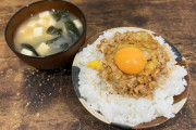 【画像】貧乏ワイ、家での食事がこんなのばっかり