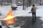 【gif】アメリカ人さん、火炎放射器で蜂の巣を焼き払うｗｗｗｗｗｗｗｗｗｗｗｗｗｗ