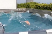 台湾大地震にビル屋上のプールで遭遇してしまった人の動画が(°_°)