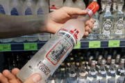 【ロシア】メタノール入り「偽ウォッカ」横行、正規品の半額で販売　７０人以上が死亡