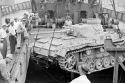 北アフリカ戦線で鹵獲したドイツ・イタリア軍の戦車などを米ニューヨークに輸送！