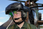 フランス軍特殊作戦型ヘリNH90で使用するヘルメット・マウント・ディスプレイ(HMD)！