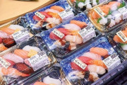 【悲報】日本人、半額寿司すら買えなくなる・・・・・・